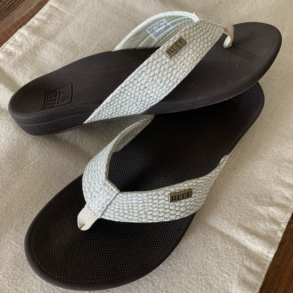 Thong women’s sandals